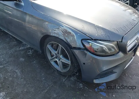 2017 Mercedes-Benz E 300 4Matic z USA, uszkodzony, nr VIN WDDZF4KB1HA230251